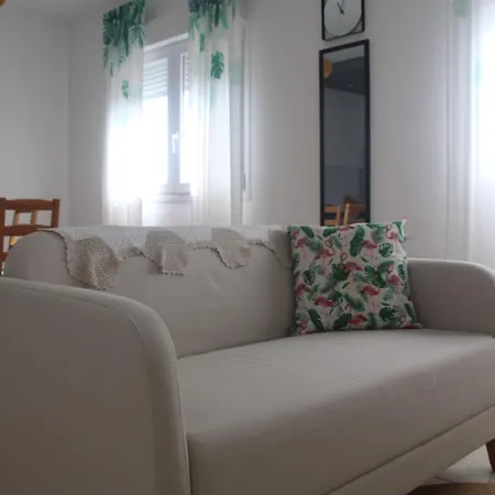 Sixtwelve Apartment *